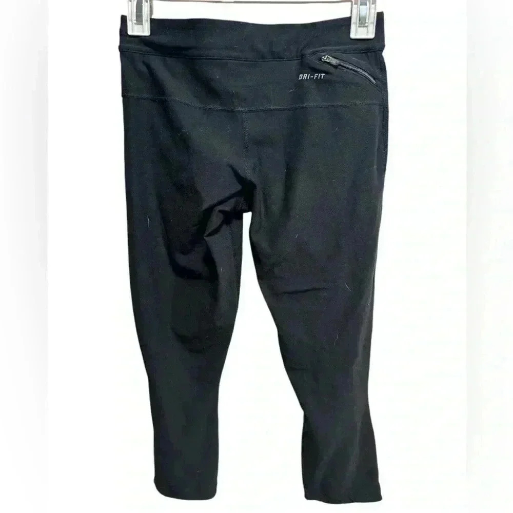 NIKE BLACK AND WHITE CAPRI LEGGINGS - Picture 2 of 3